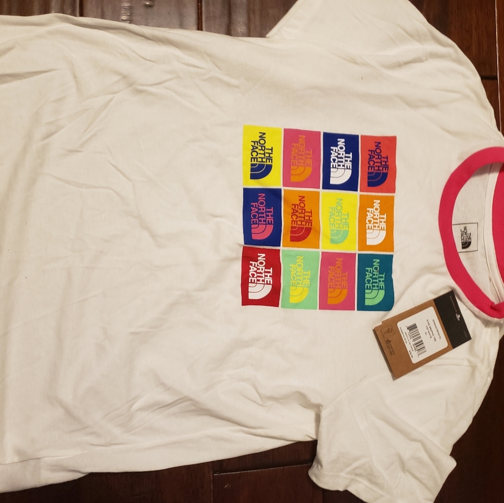 NWT Juniors Girls NorthFace Tee